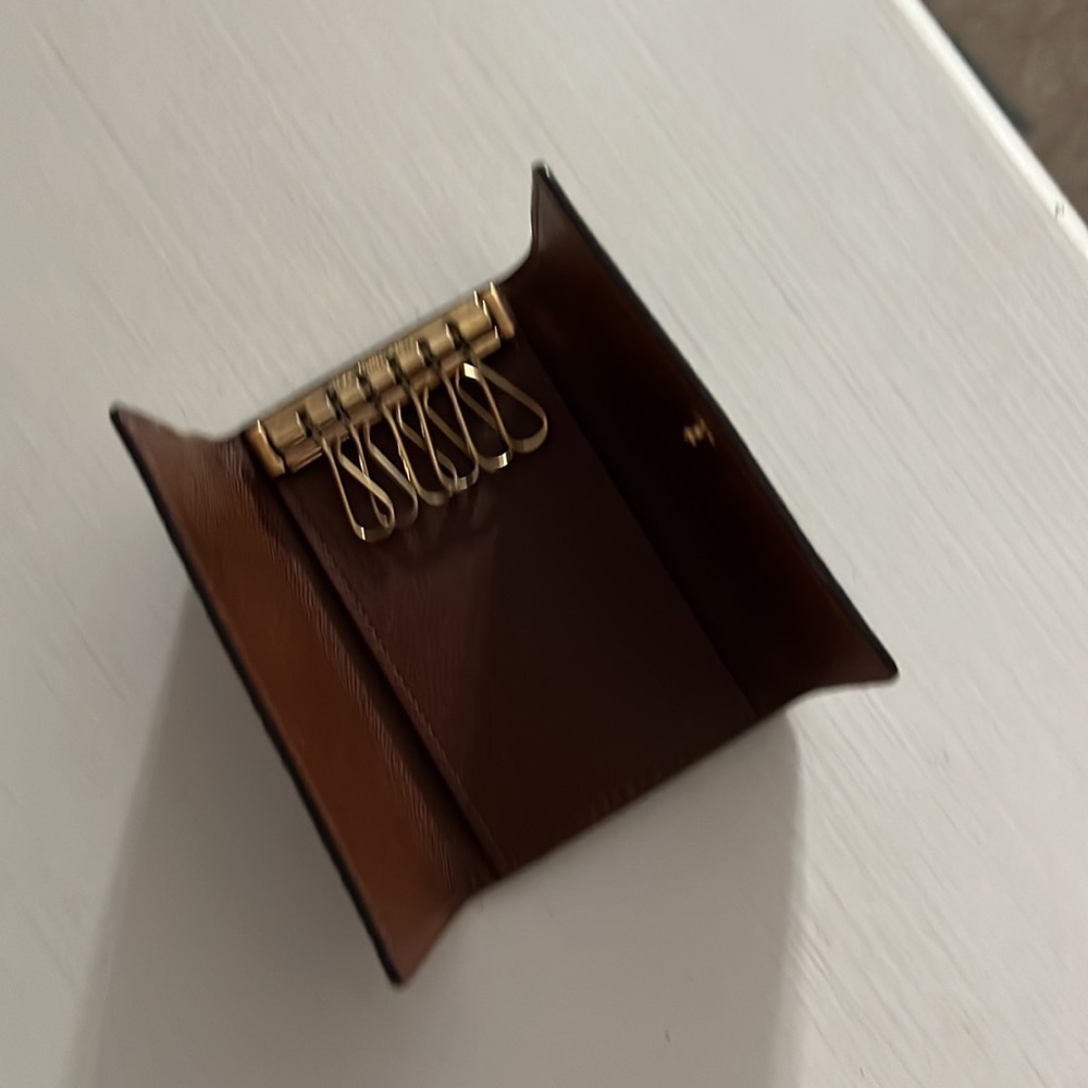 Louis Vuitton Monogram 6 Key Holder - Picture 2 of 9